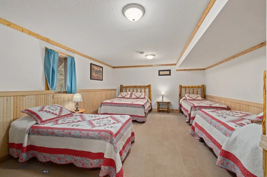 1035 And 1037 Us Highway 89 South S Gardiner MT 59030
