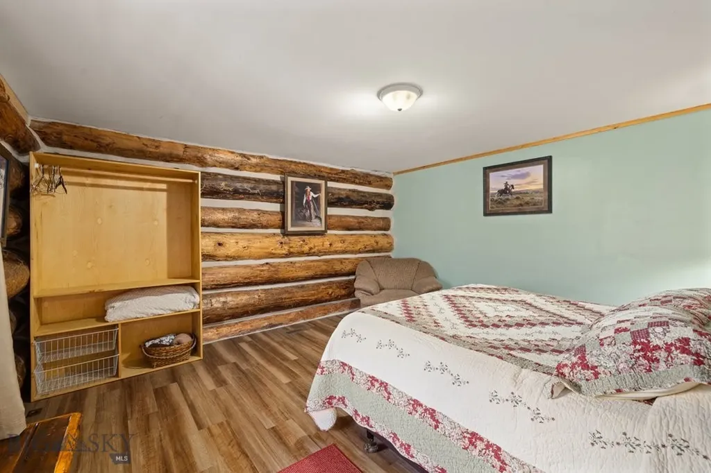 1035 And 1037 Us Highway 89 South S Gardiner MT 59030