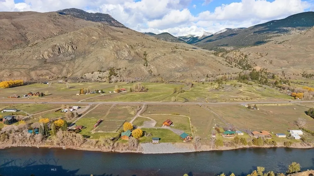 1035 And 1037 Us Highway 89 South S Gardiner MT 59030