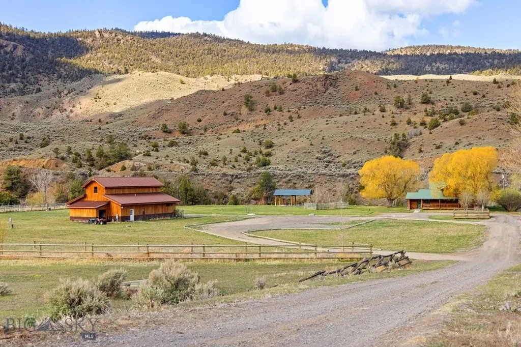 1035 And 1037 Us Highway 89 South S Gardiner MT 59030