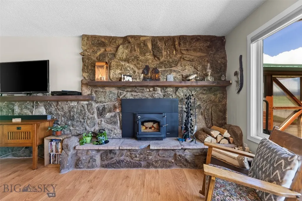 21 Mcpherson Lane Wilsall MT 59086