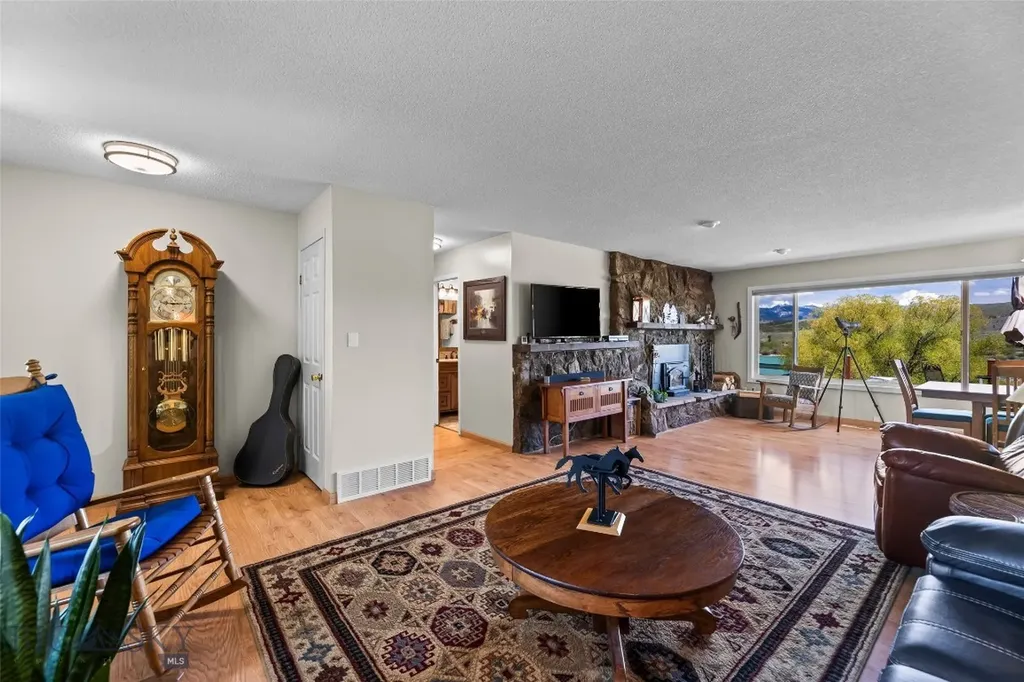 21 Mcpherson Lane Wilsall MT 59086