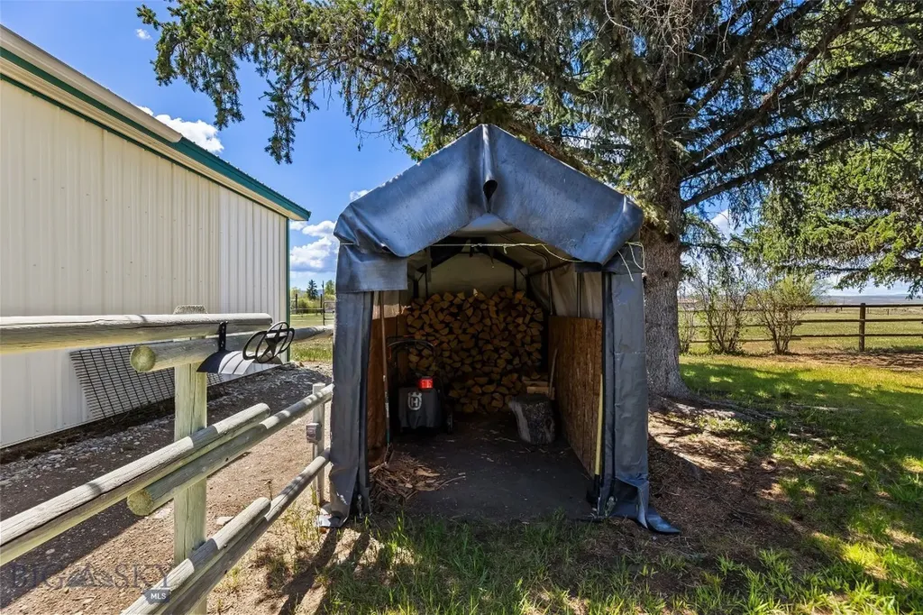 21 Mcpherson Lane Wilsall MT 59086