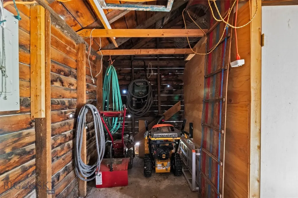 21 Mcpherson Lane Wilsall MT 59086