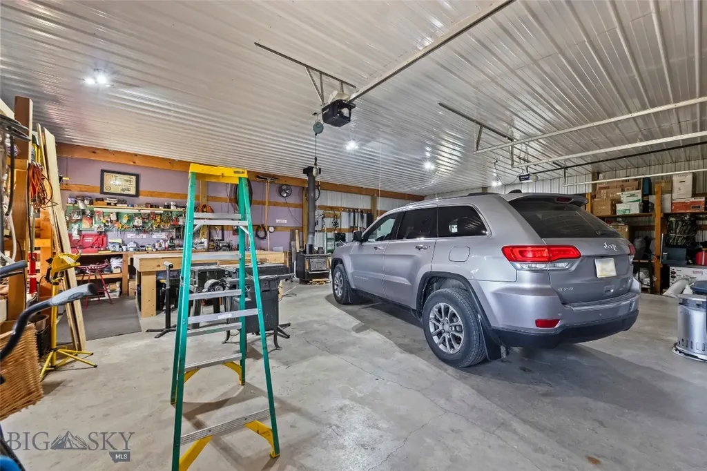 21 Mcpherson Lane Wilsall MT 59086