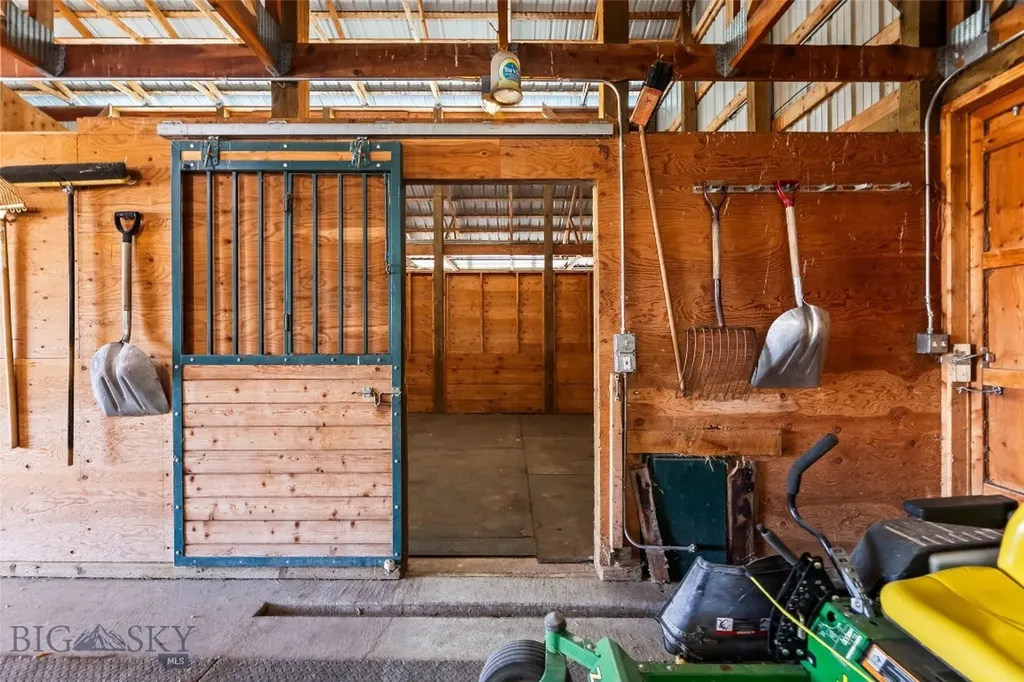21 Mcpherson Lane Wilsall MT 59086