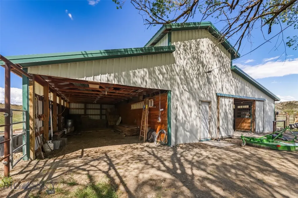 21 Mcpherson Lane Wilsall MT 59086