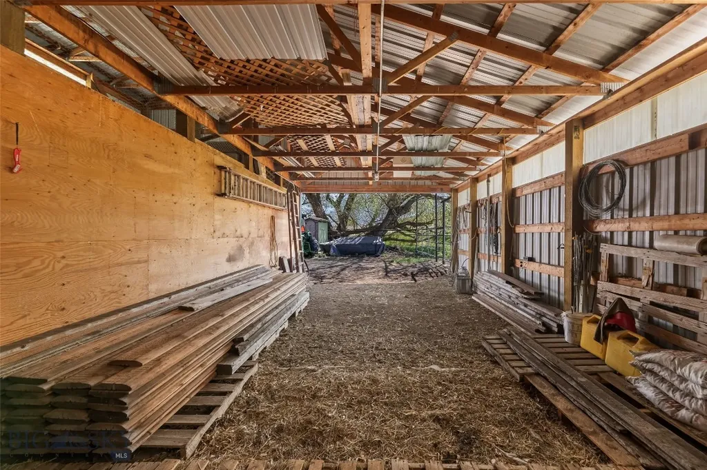 21 Mcpherson Lane Wilsall MT 59086