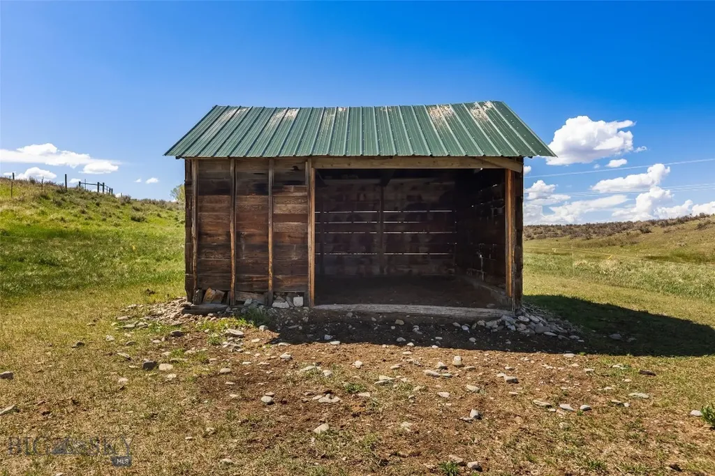 21 Mcpherson Lane Wilsall MT 59086