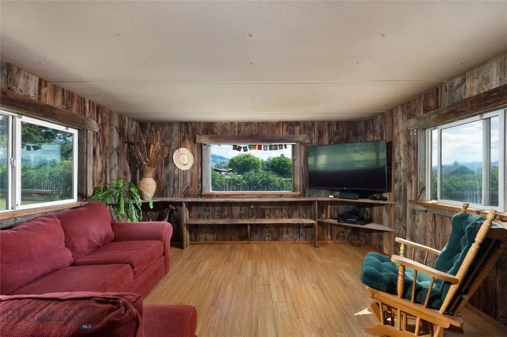 25 Emigrant Meadows Road Emigrant MT 59065