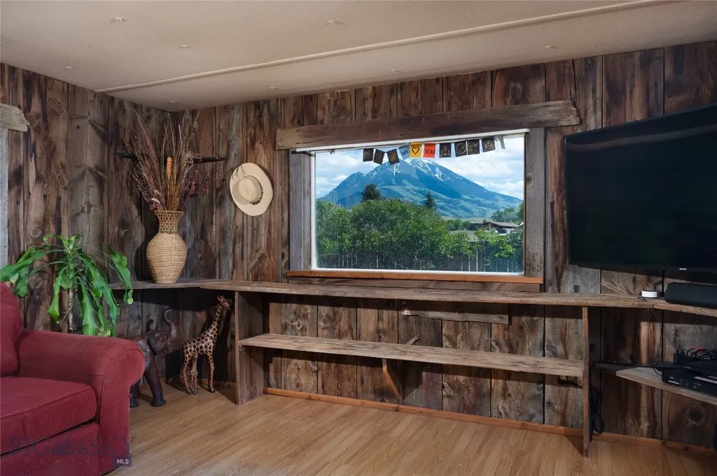 25 Emigrant Meadows Road Emigrant MT 59065