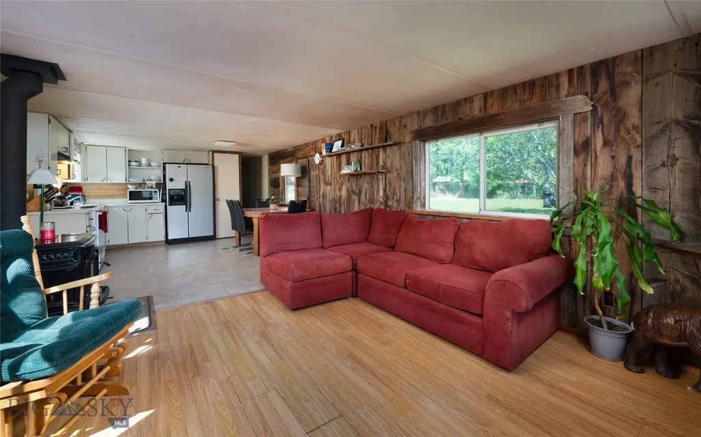 25 Emigrant Meadows Road Emigrant MT 59065