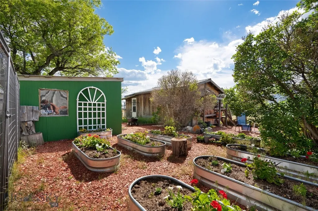 25 Emigrant Meadows Road Emigrant MT 59065