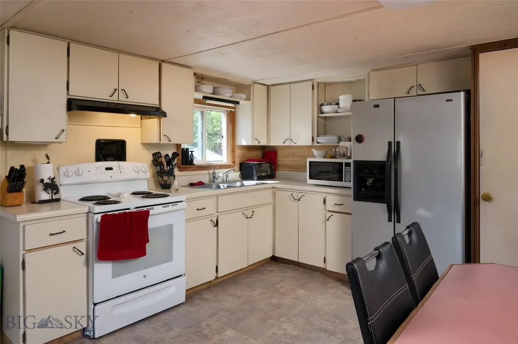 25 Emigrant Meadows Road Emigrant MT 59065
