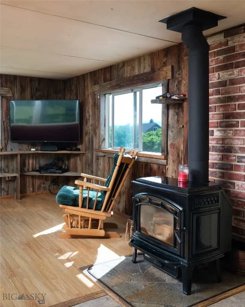 25 Emigrant Meadows Road Emigrant MT 59065
