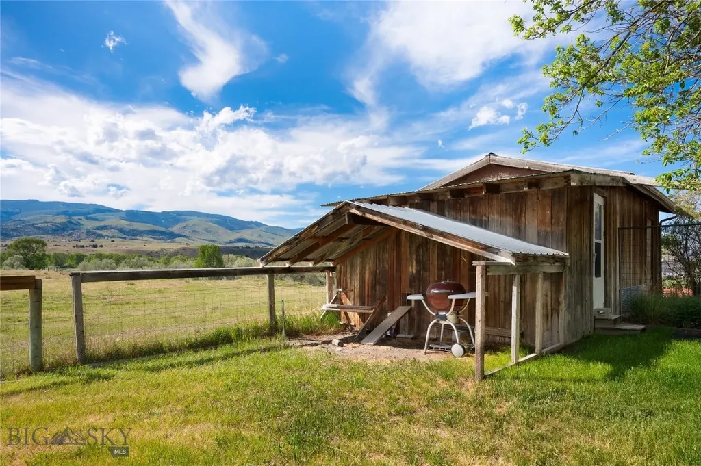 25 Emigrant Meadows Road Emigrant MT 59065
