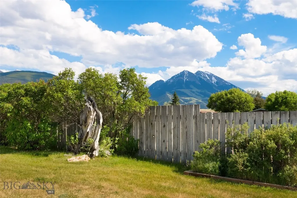 25 Emigrant Meadows Road Emigrant MT 59065