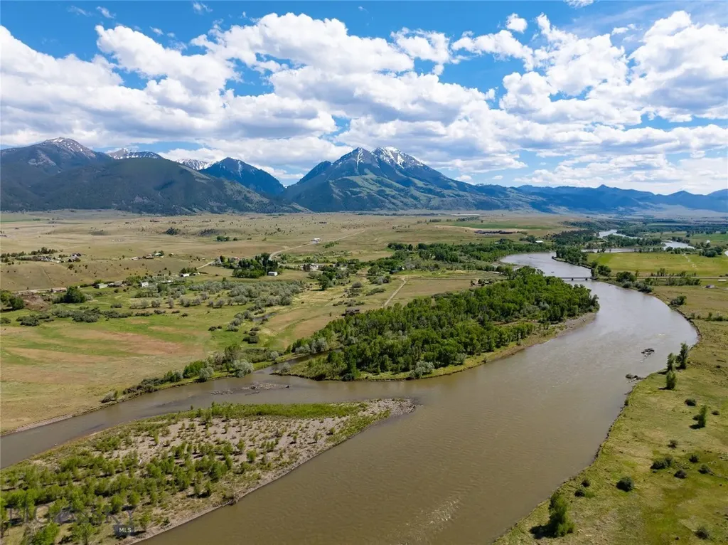 25 Emigrant Meadows Road Emigrant MT 59065