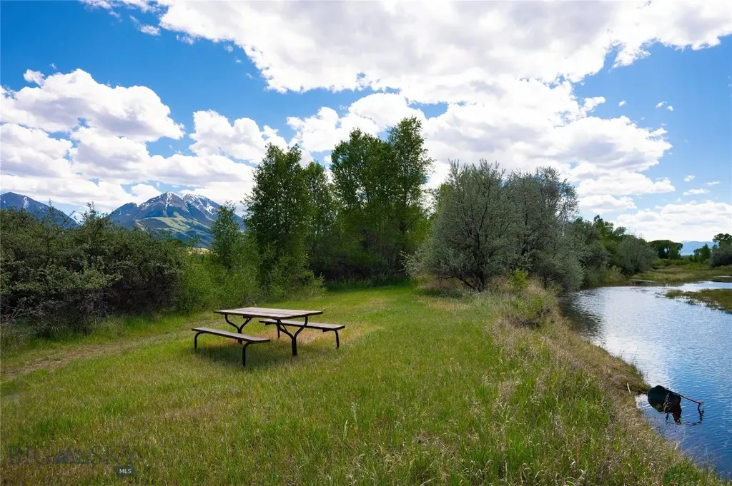 25 Emigrant Meadows Road Emigrant MT 59065