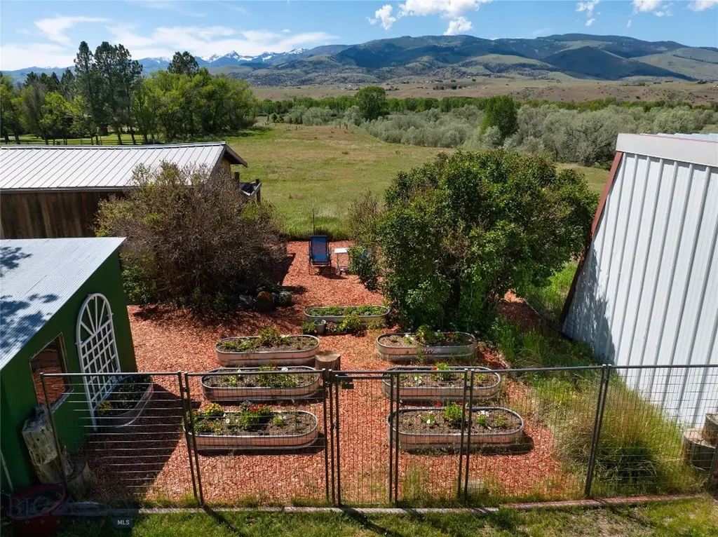 25 Emigrant Meadows Road Emigrant MT 59065