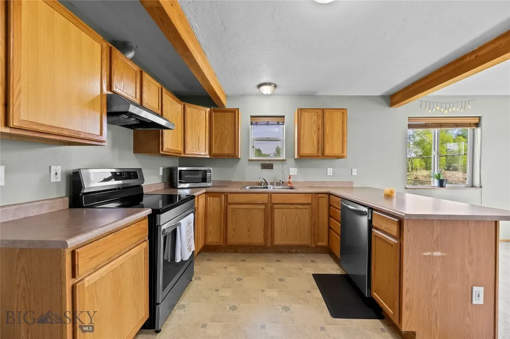 79 Robins Nest Lane Belgrade MT 59714