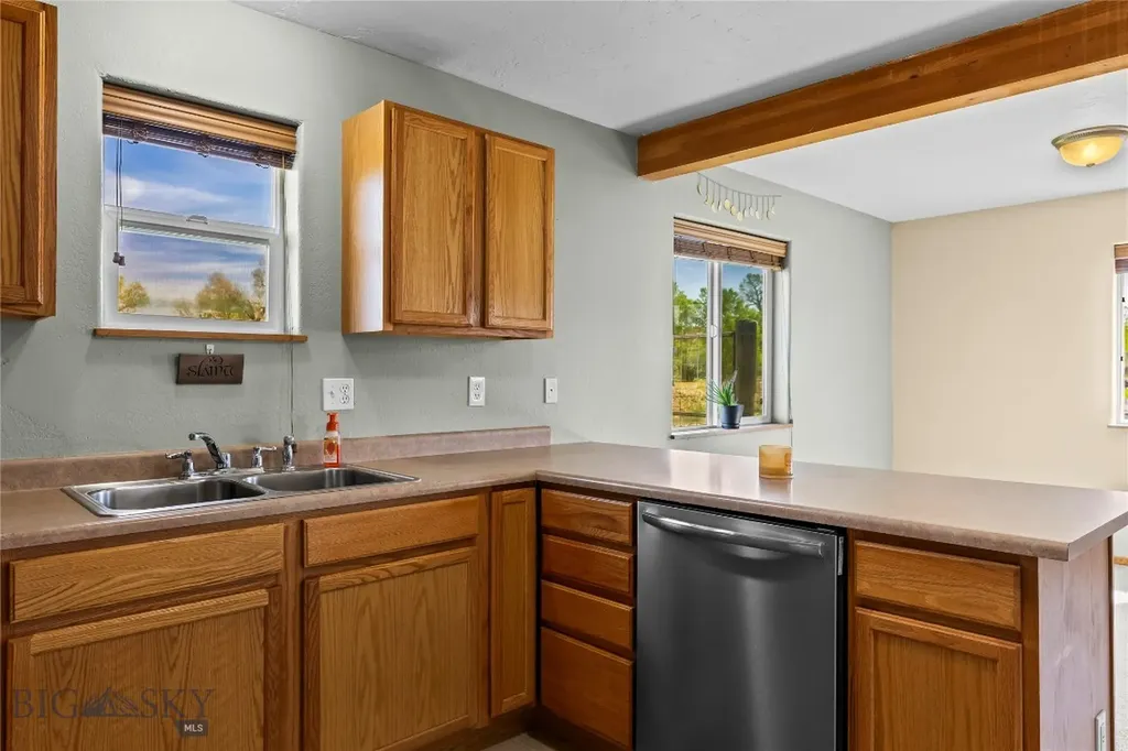 79 Robins Nest Lane Belgrade MT 59714