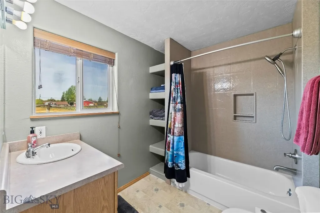79 Robins Nest Lane Belgrade MT 59714