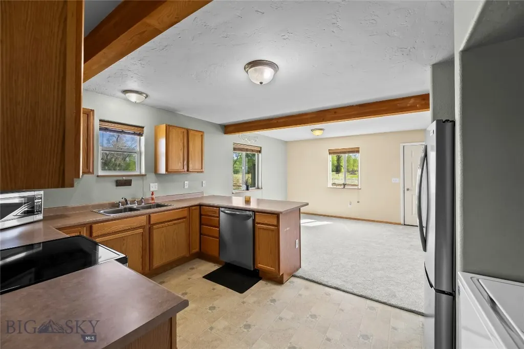 79 Robins Nest Lane Belgrade MT 59714