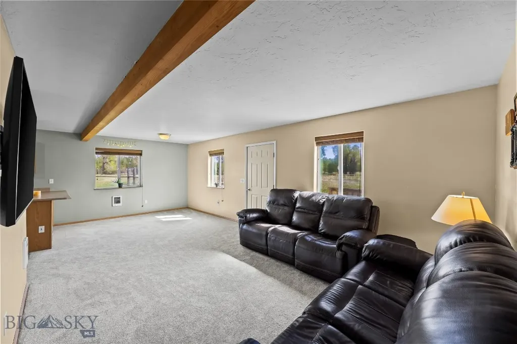 79 Robins Nest Lane Belgrade MT 59714