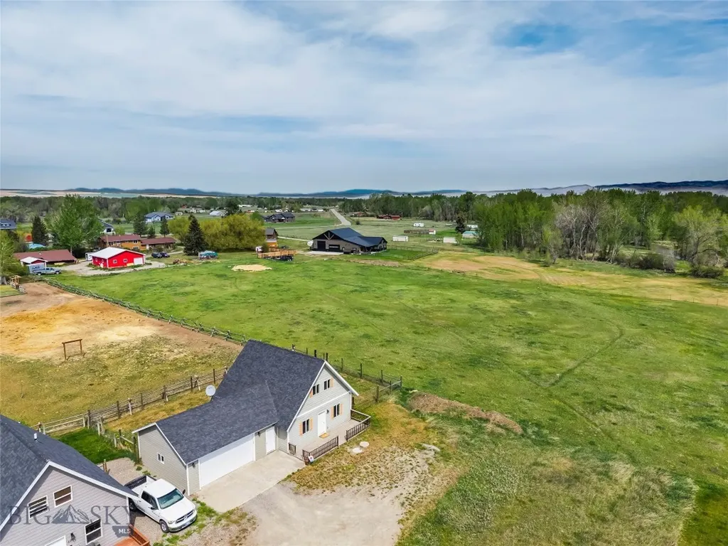 79 Robins Nest Lane Belgrade MT 59714