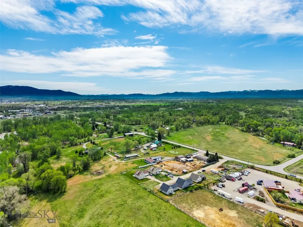 79 Robins Nest Lane Belgrade MT 59714