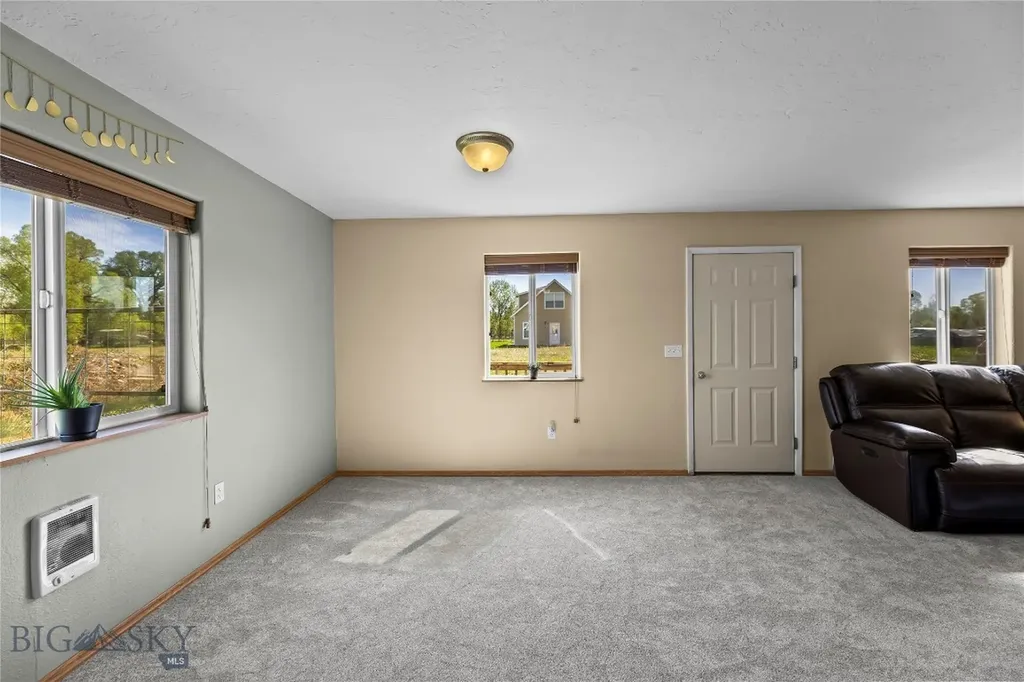 79 Robins Nest Lane Belgrade MT 59714