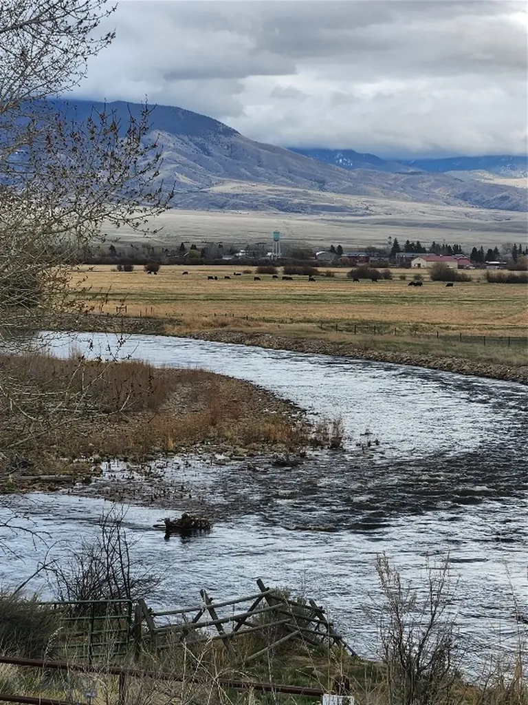 14 Valley View Twin Bridges MT 59754