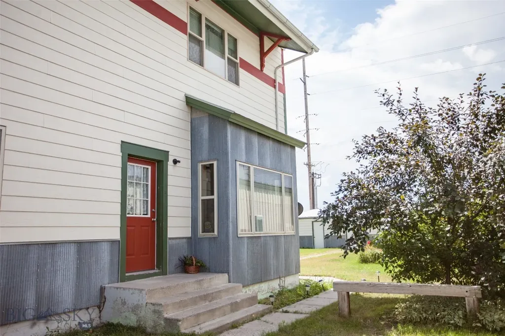 305 E Railroad Avenue N Manhattan MT 59741