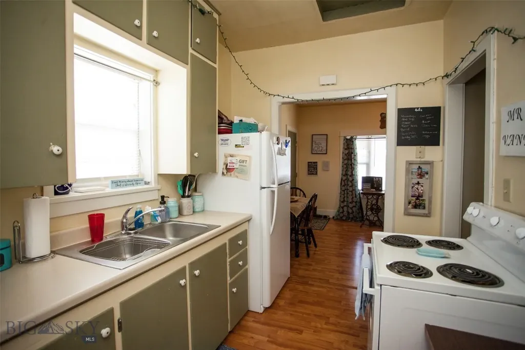305 E Railroad Avenue N Manhattan MT 59741