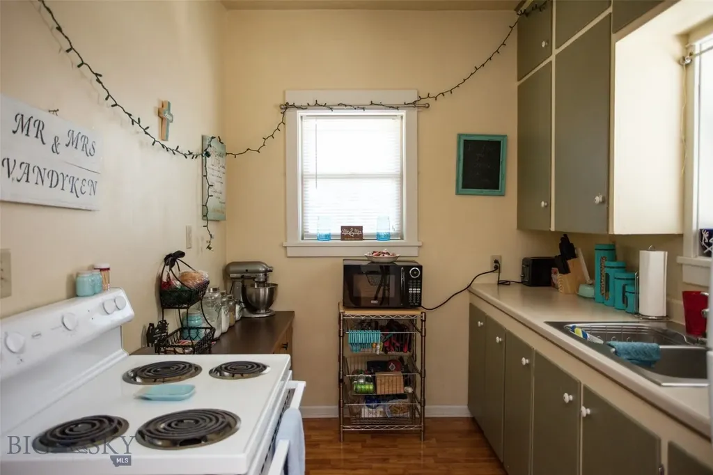 305 E Railroad Avenue N Manhattan MT 59741