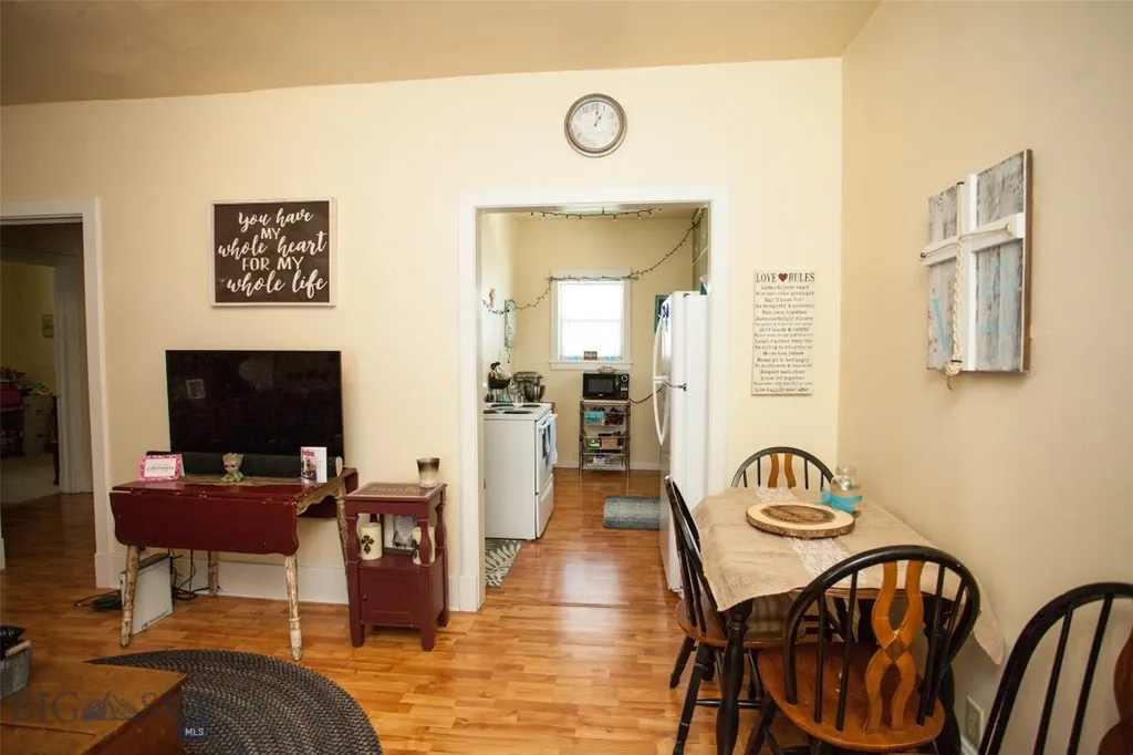 305 E Railroad Avenue N Manhattan MT 59741
