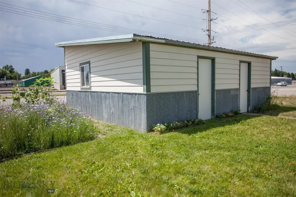 305 E Railroad Avenue N Manhattan MT 59741
