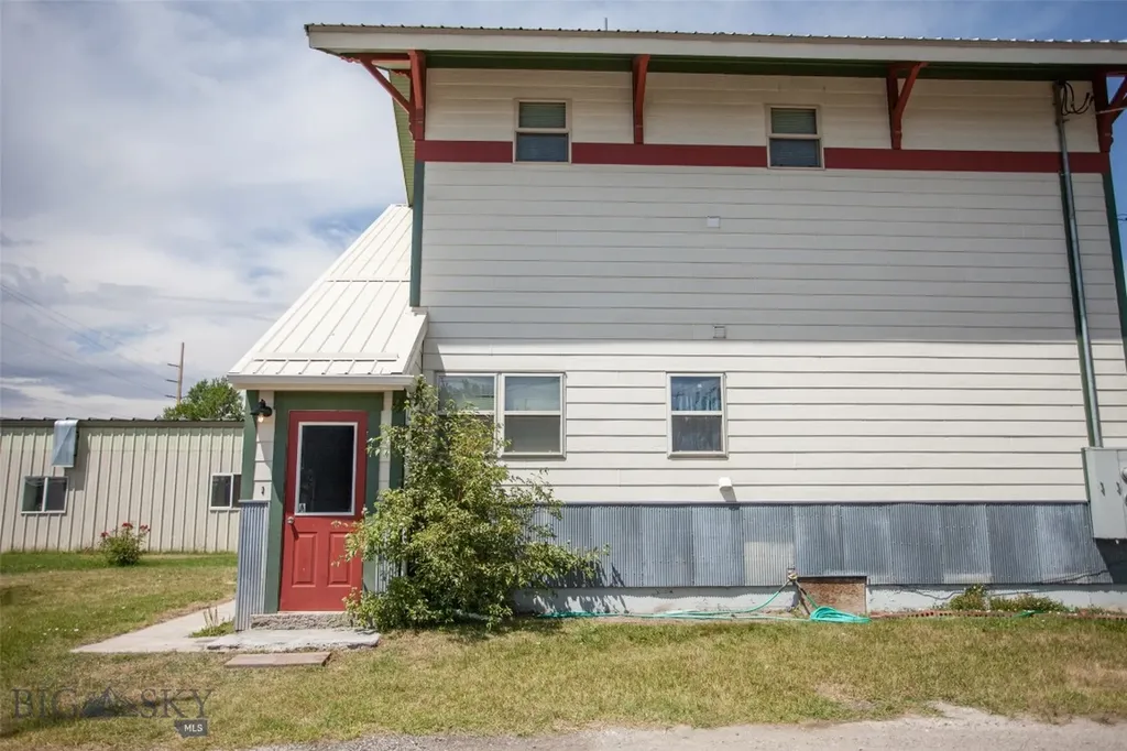 305 E Railroad Avenue N Manhattan MT 59741