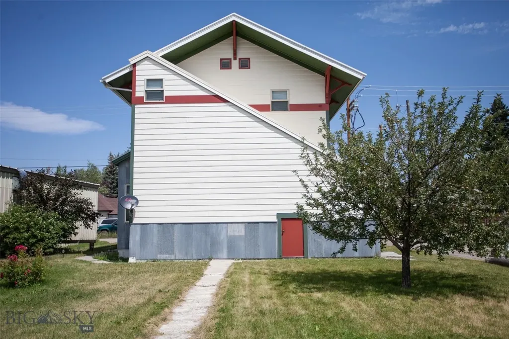 305 E Railroad Avenue N Manhattan MT 59741