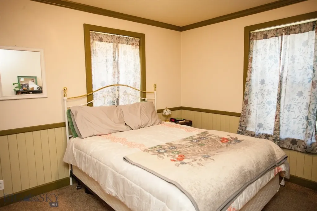 305 E Railroad Avenue N Manhattan MT 59741
