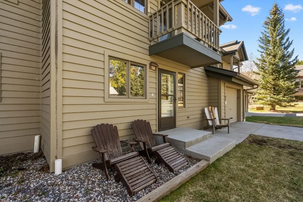 132 Rose Hip Big Sky MT 59716