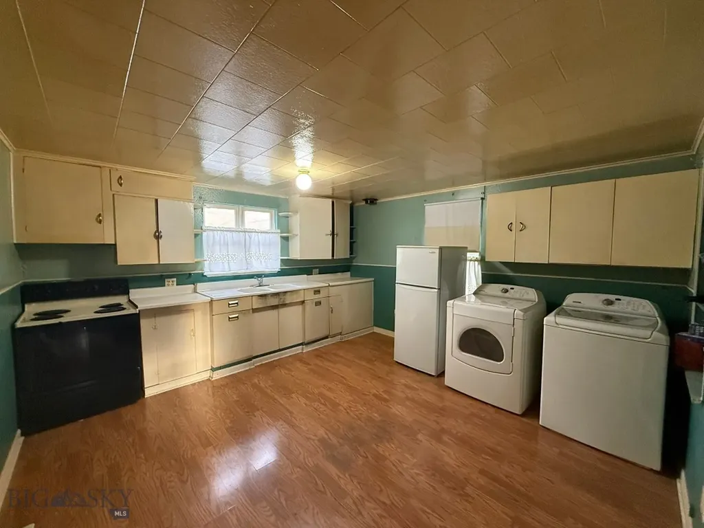 3320 Busch Butte MT 59701