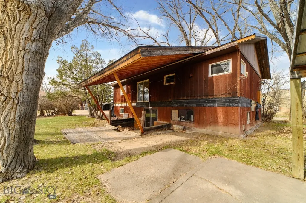212 Chappell Street Loma MT 59460