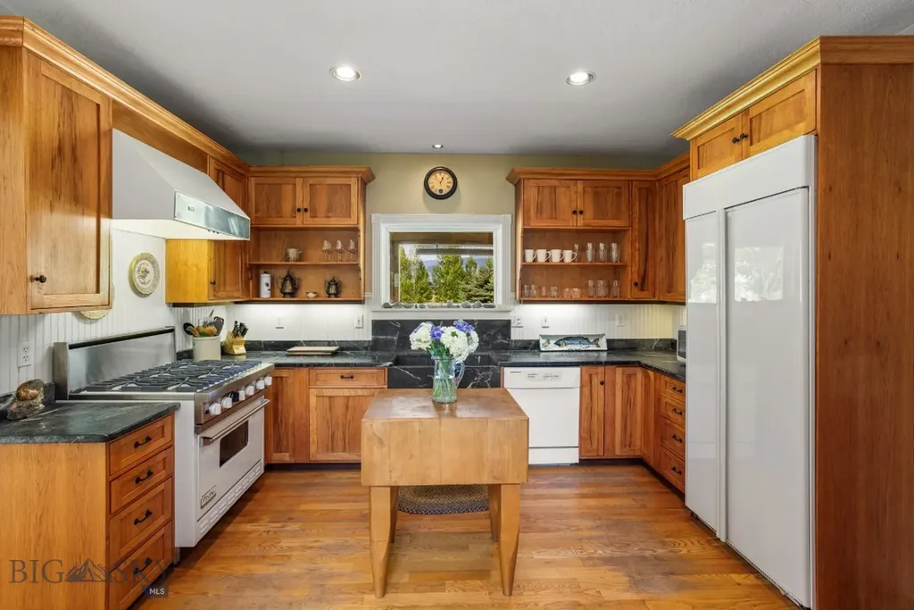 1921 E River Road Livingston MT 59047