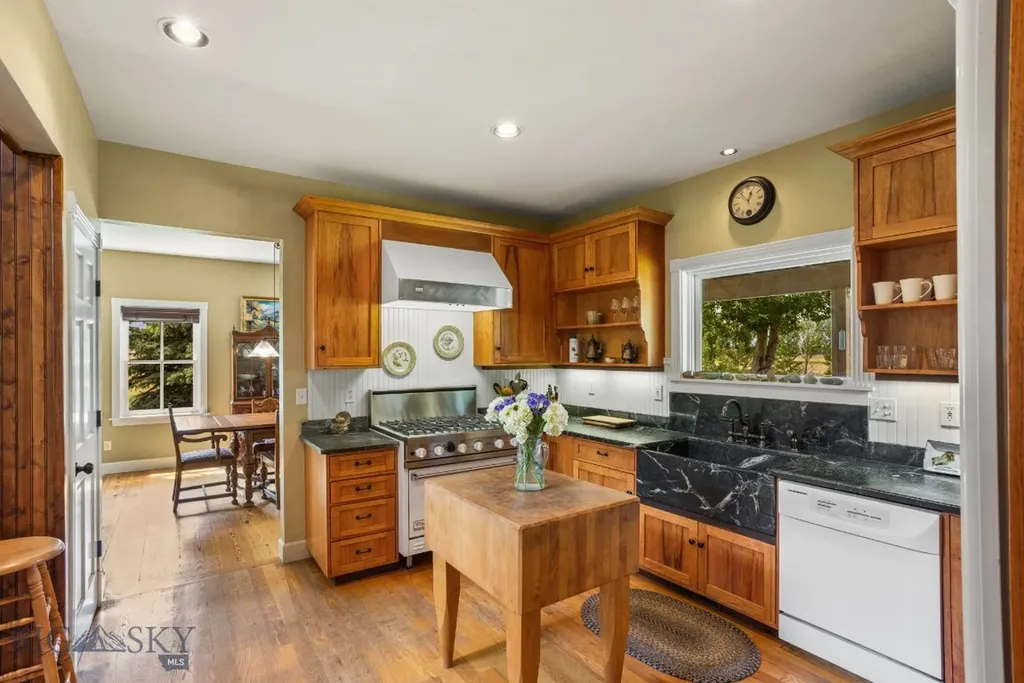 1921 E River Road Livingston MT 59047