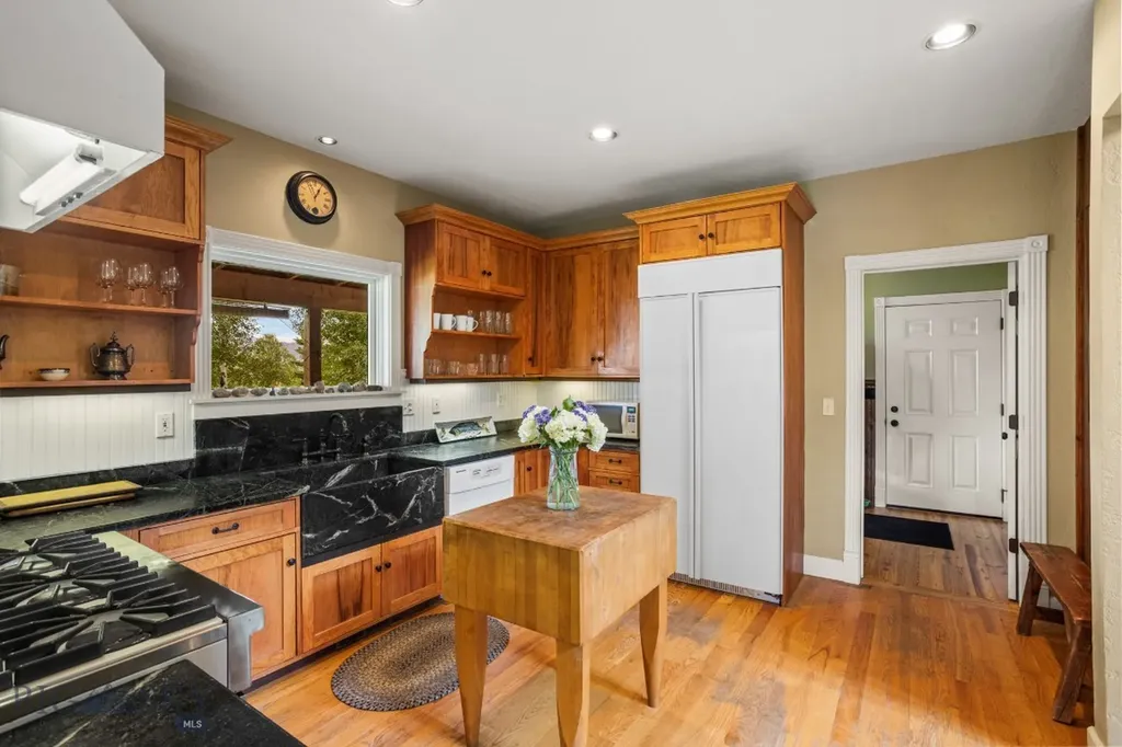 1921 E River Road Livingston MT 59047
