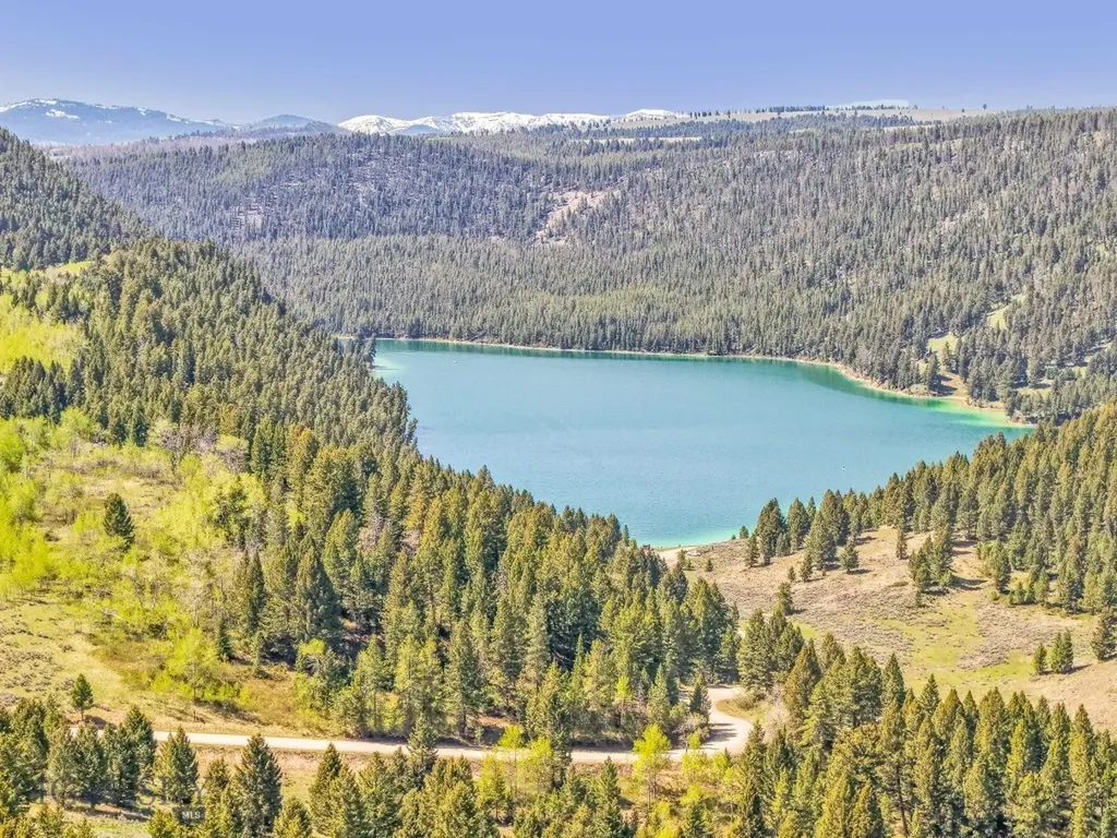 23 Lake Trail Cameron MT 59720