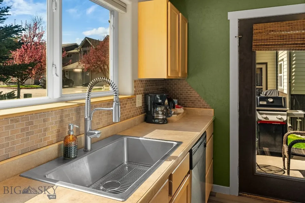 2942 Warbler Way Bozeman MT 59718