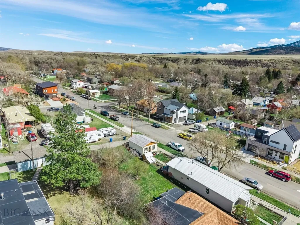 129 1/2 S I Street Livingston MT 59047